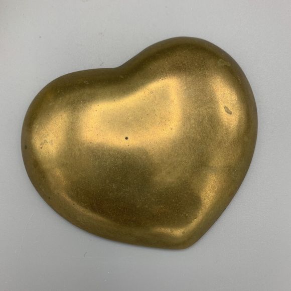 Vintage Mid Century Brass Heart Shaped Lidded Trinket Box Aged Patina Keepsake - Picture 8 of 16